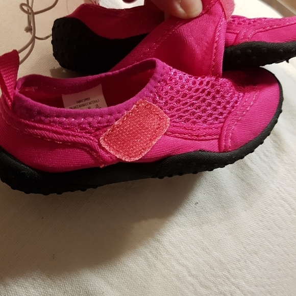 Athletech New kids pink water shoes size 5/6 - Picture 2 of 5